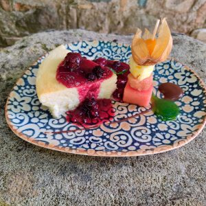 TARTA ASADA DE QUESO FRESCO CON SALSA DE FRUTOS ROJOS